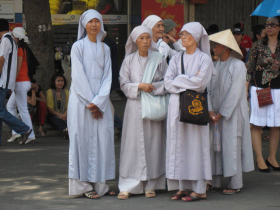 Buddhist nuns on Tet outing - Nguyen Hue, Siagon